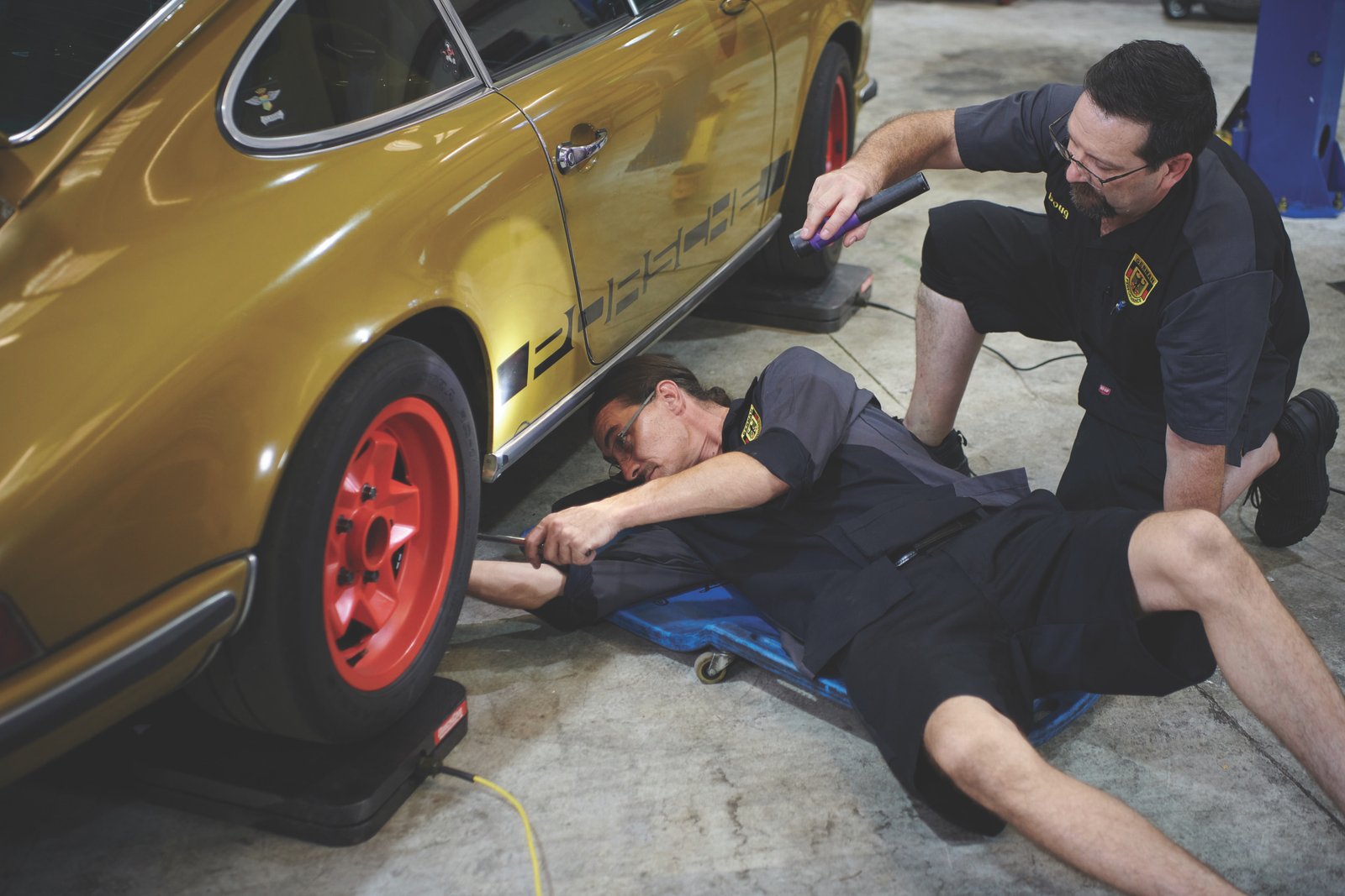 Men's Long Sleeve Two-Tone Crew Shirt - Image 5