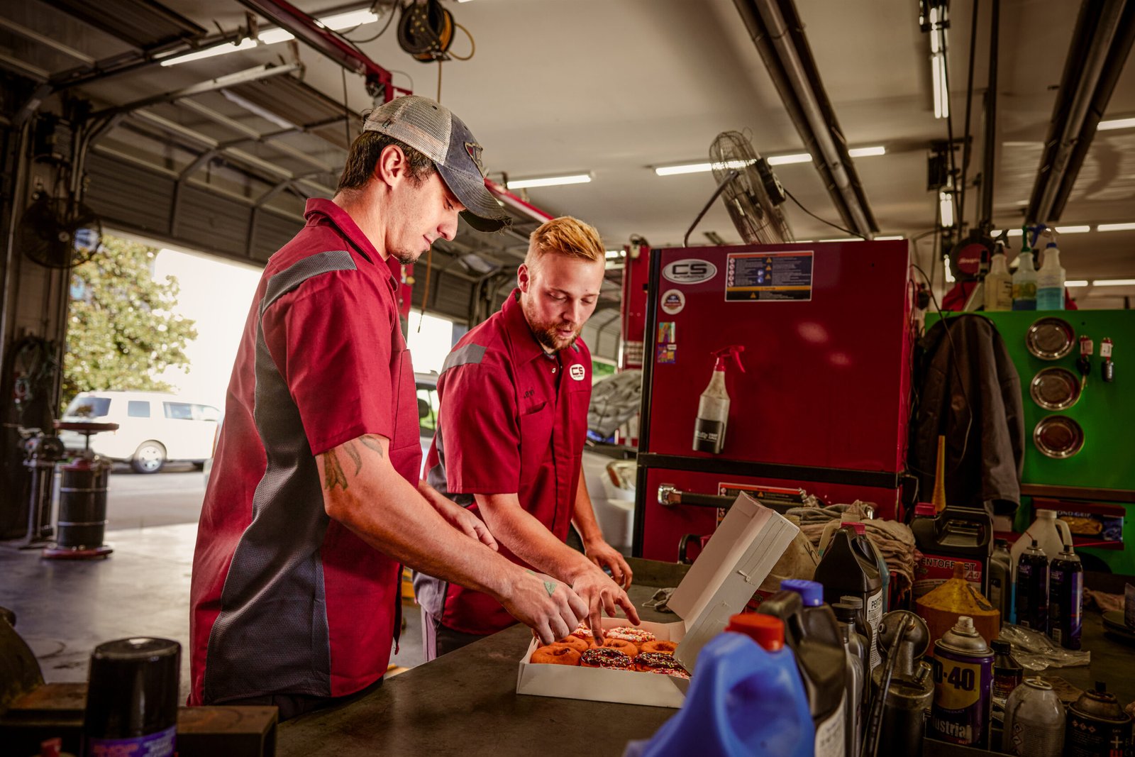 Men's Short Sleeve Performance Plus Shop Shirt With Oilblok Technology - Image 5